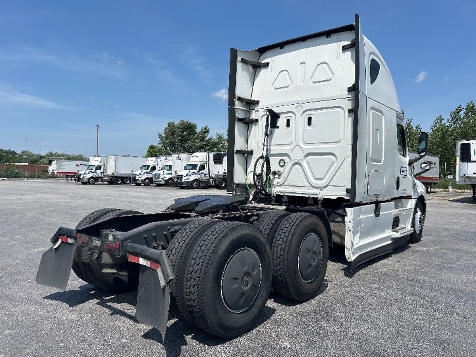 Sleeper Tractor-Heavy Duty Tractors-Freightliner-2021-T12664ST-East Chicago-IN-635,456\n\t\tmiles-$ 49,250 - Image 7
