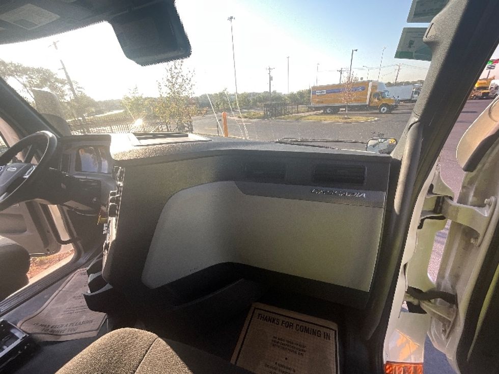 Sleeper Tractor-Heavy Duty Tractors-Freightliner-2021-T12664ST-East Chicago-IN-654,430\n\t\tmiles-$ 51,250 - Image 14