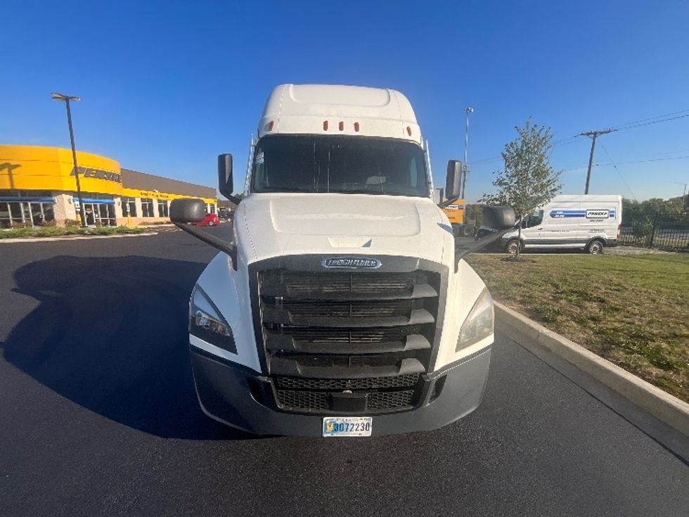 Sleeper Tractor-Heavy Duty Tractors-Freightliner-2021-T12664ST-East Chicago-IN-654,430\n\t\tmiles-$ 51,250 - Image 2