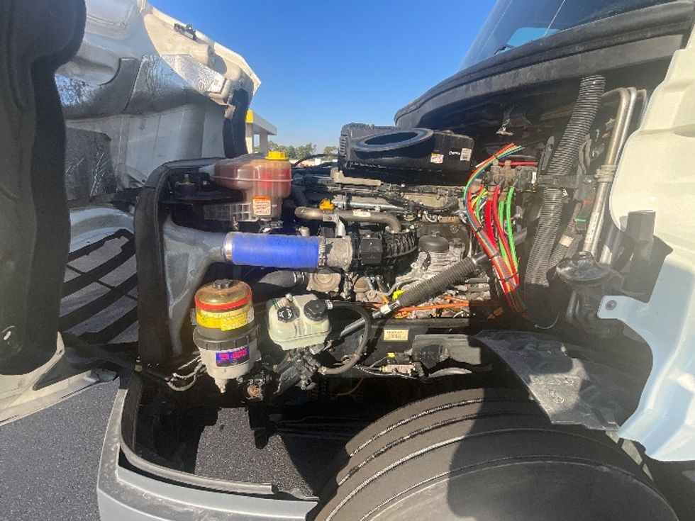 Sleeper Tractor-Heavy Duty Tractors-Freightliner-2021-T12664ST-East Chicago-IN-654,430\n\t\tmiles-$ 51,250 - Image 21