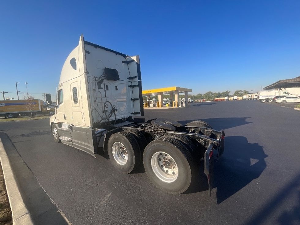 Sleeper Tractor-Heavy Duty Tractors-Freightliner-2021-T12664ST-East Chicago-IN-654,430\n\t\tmiles-$ 51,250 - Image 5
