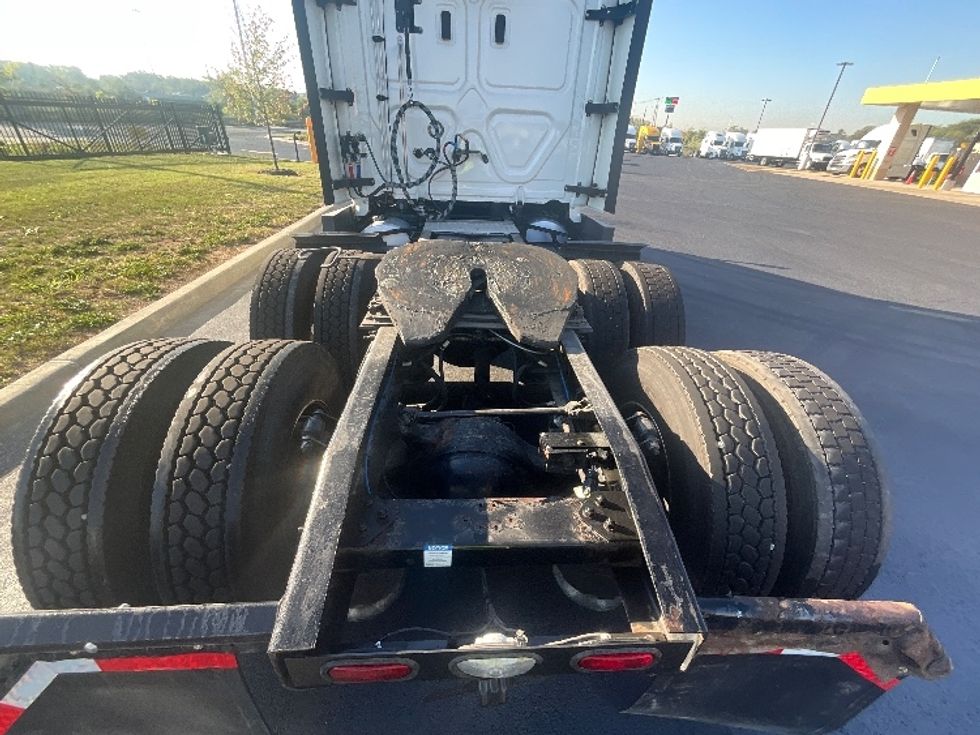 Sleeper Tractor-Heavy Duty Tractors-Freightliner-2021-T12664ST-East Chicago-IN-654,430\n\t\tmiles-$ 51,250 - Image 6