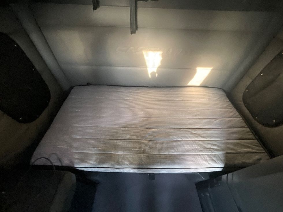 Sleeper Tractor-Heavy Duty Tractors-Freightliner-2021-T12664ST-East Chicago-IN-717,730\n\t\tmiles-$ 45,750 - Image 17