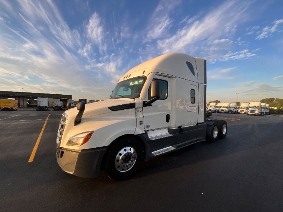 Sleeper Tractor-Heavy Duty Tractors-Freightliner-2021-T12664ST-East Chicago-IN-717,730\n\t\tmiles-$ 45,750 - Image 3