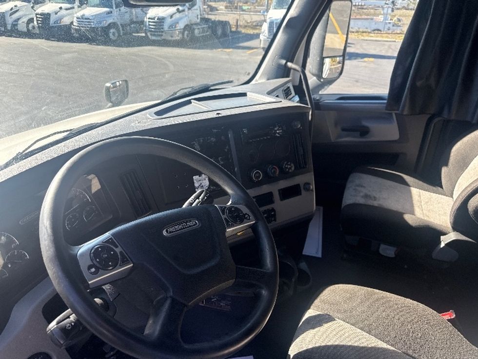 Sleeper Tractor-Heavy Duty Tractors-Freightliner-2021-T12664ST-East Chicago-IN-743,943\n\t\tmiles-$ 41,250 - Image 10