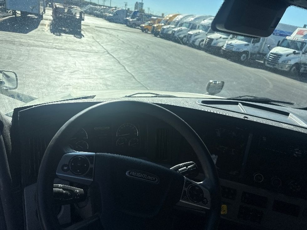 Sleeper Tractor-Heavy Duty Tractors-Freightliner-2021-T12664ST-East Chicago-IN-743,943\n\t\tmiles-$ 41,250 - Image 11