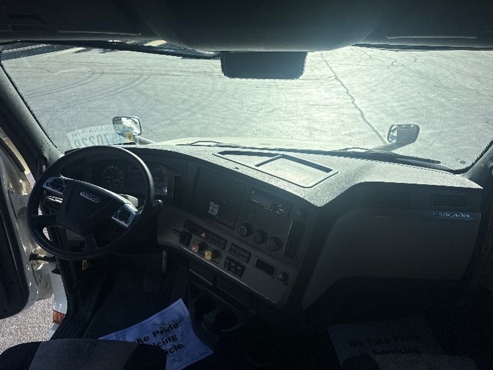 Sleeper Tractor-Heavy Duty Tractors-Freightliner-2021-T12664ST-East Chicago-IN-743,943\n\t\tmiles-$ 41,250 - Image 12