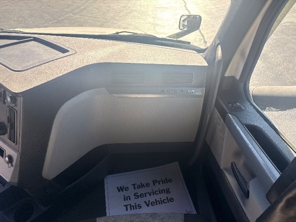 Sleeper Tractor-Heavy Duty Tractors-Freightliner-2021-T12664ST-East Chicago-IN-743,943\n\t\tmiles-$ 41,250 - Image 14