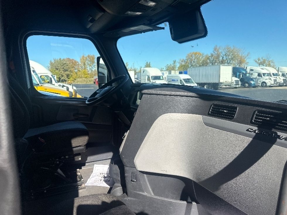 Sleeper Tractor-Heavy Duty Tractors-Freightliner-2021-T12664ST-East Chicago-IN-743,943\n\t\tmiles-$ 41,250 - Image 15