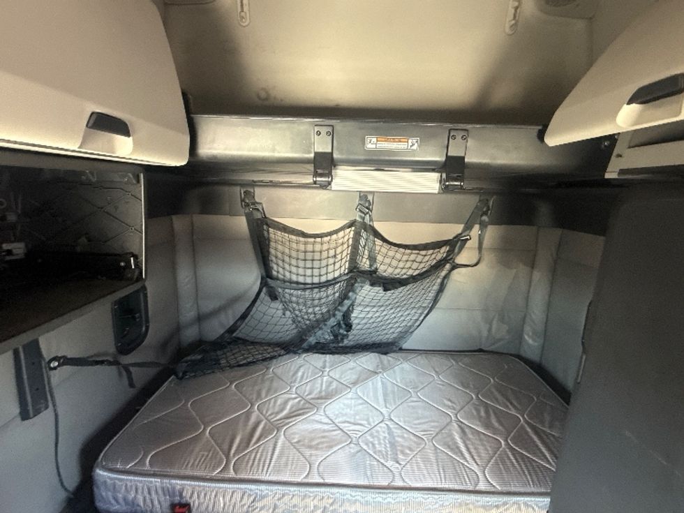 Sleeper Tractor-Heavy Duty Tractors-Freightliner-2021-T12664ST-East Chicago-IN-743,943\n\t\tmiles-$ 41,250 - Image 16