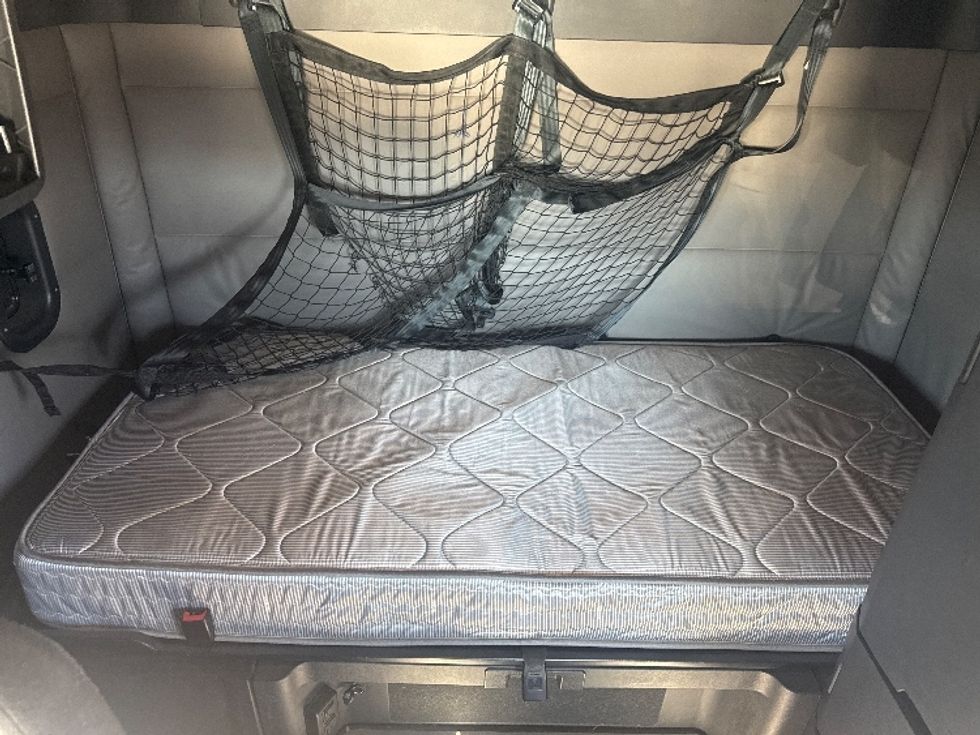 Sleeper Tractor-Heavy Duty Tractors-Freightliner-2021-T12664ST-East Chicago-IN-743,943\n\t\tmiles-$ 41,250 - Image 17