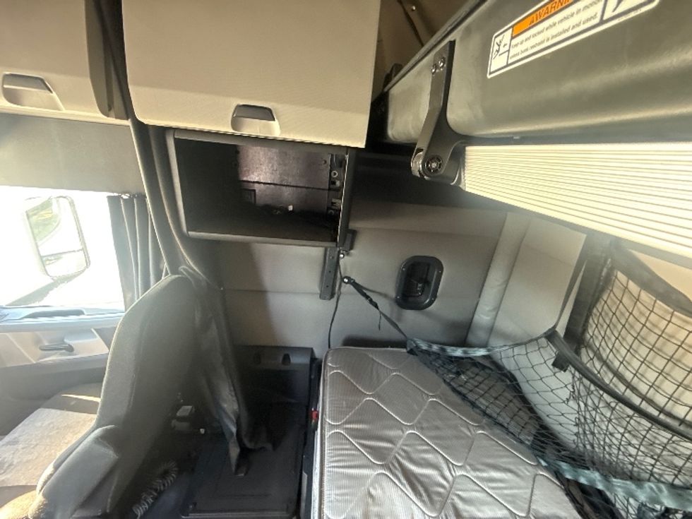 Sleeper Tractor-Heavy Duty Tractors-Freightliner-2021-T12664ST-East Chicago-IN-743,943\n\t\tmiles-$ 41,250 - Image 19
