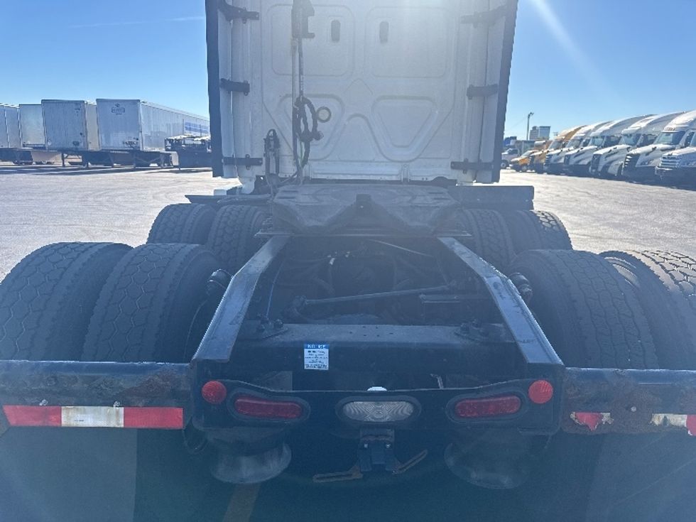 Sleeper Tractor-Heavy Duty Tractors-Freightliner-2021-T12664ST-East Chicago-IN-743,943\n\t\tmiles-$ 41,250 - Image 6