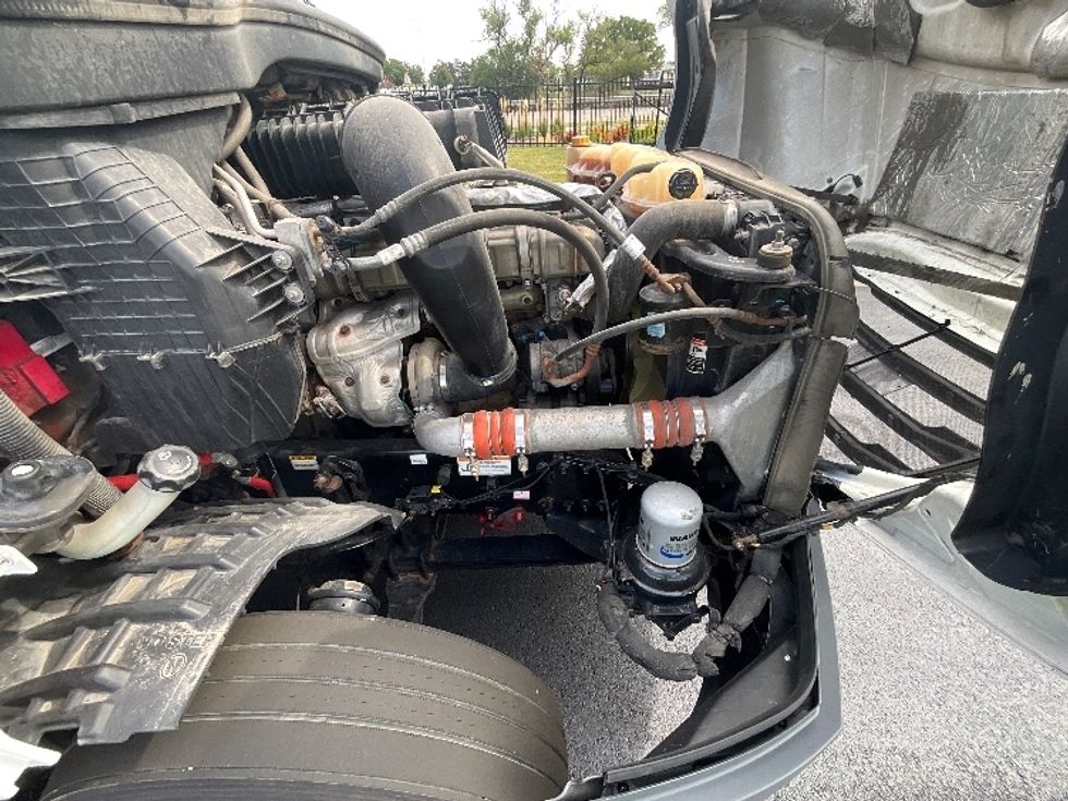 2021 Freightliner Cascadia 126" Sleeper Cab photo 15