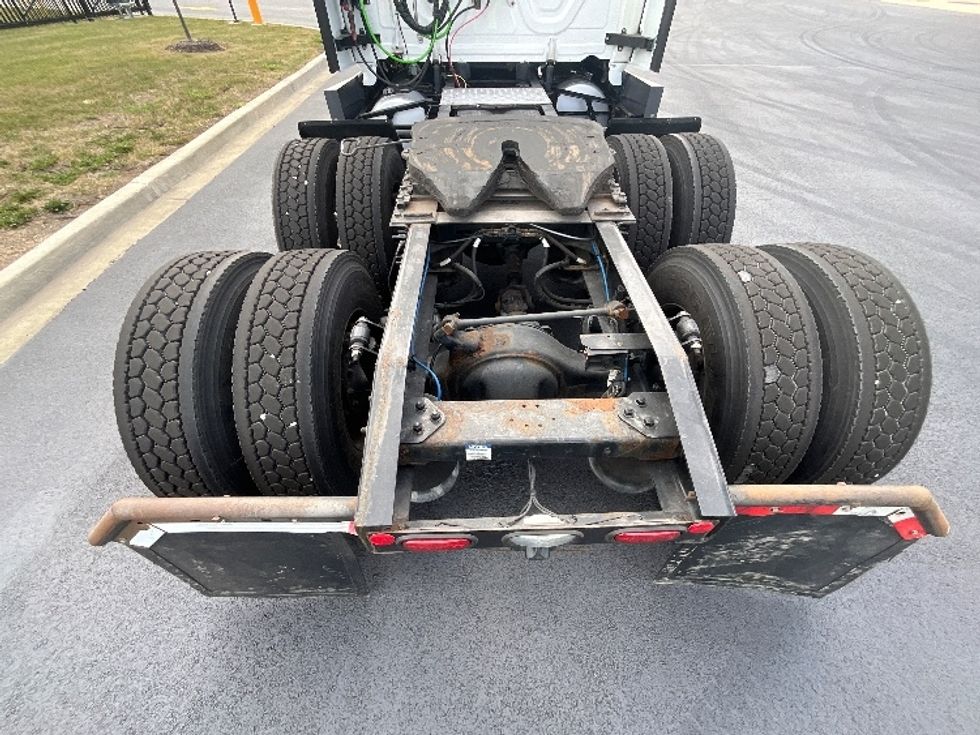 Sleeper Tractor-Heavy Duty Tractors-Freightliner-2021-T12664ST-East Chicago-IN-744,308\n\t\tmiles-$ 43,500 - Image 6