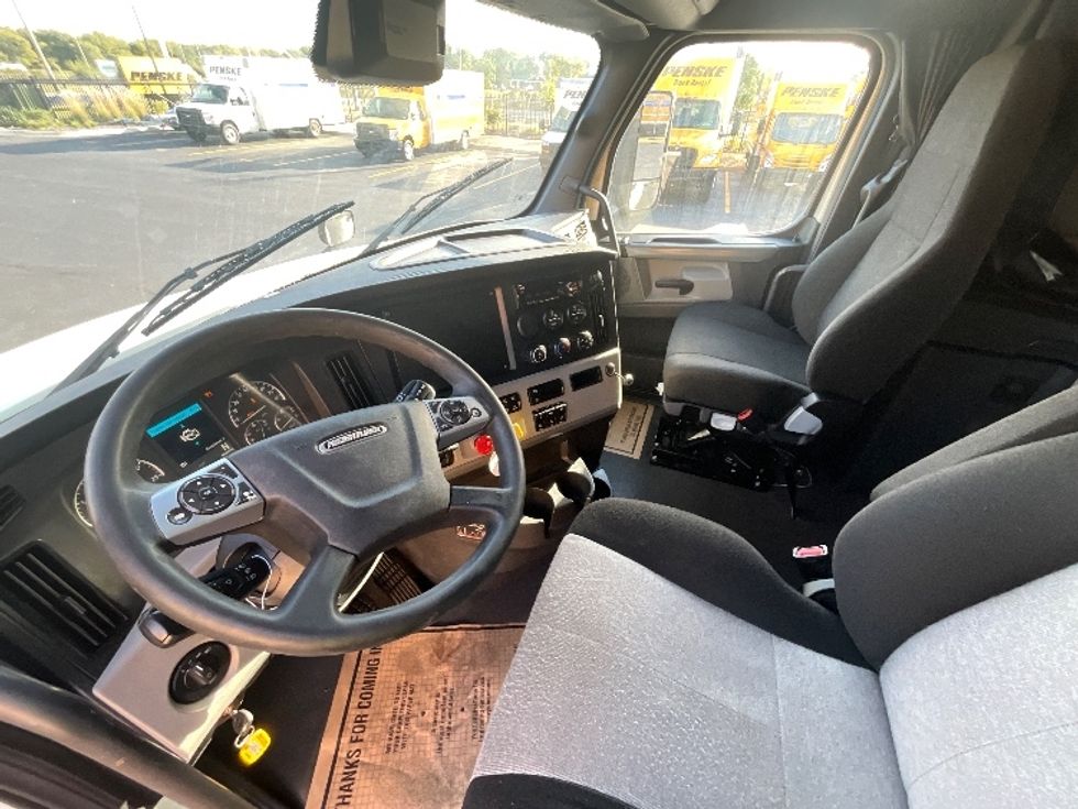 Sleeper Tractor-Heavy Duty Tractors-Freightliner-2021-T12664ST-East Chicago-IN-765,209\n\t\tmiles-$ 43,500 - Image 10