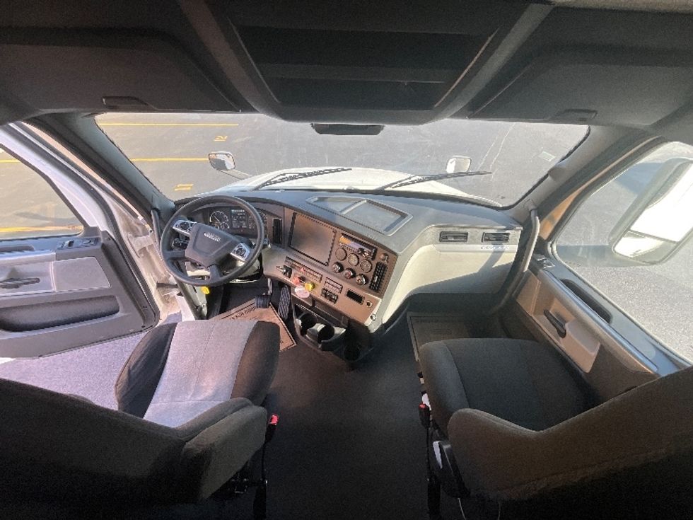 Sleeper Tractor-Heavy Duty Tractors-Freightliner-2021-T12664ST-East Chicago-IN-765,209\n\t\tmiles-$ 43,500 - Image 12