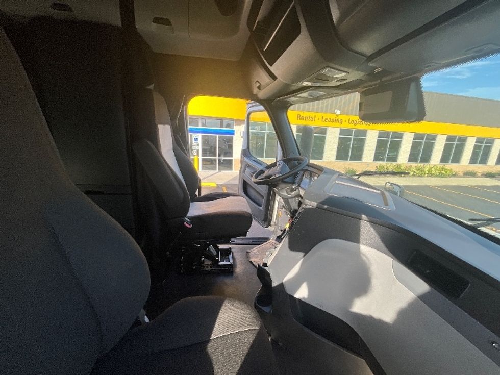 Sleeper Tractor-Heavy Duty Tractors-Freightliner-2021-T12664ST-East Chicago-IN-765,209\n\t\tmiles-$ 43,500 - Image 15