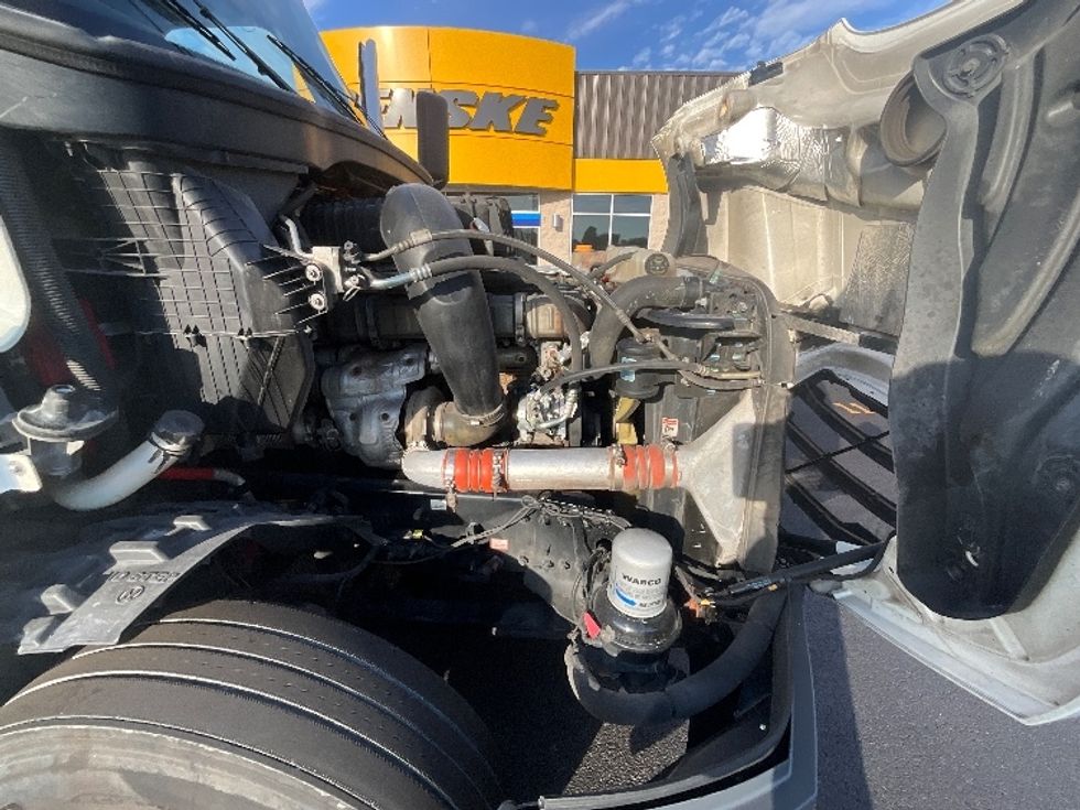 Sleeper Tractor-Heavy Duty Tractors-Freightliner-2021-T12664ST-East Chicago-IN-765,209\n\t\tmiles-$ 43,500 - Image 20