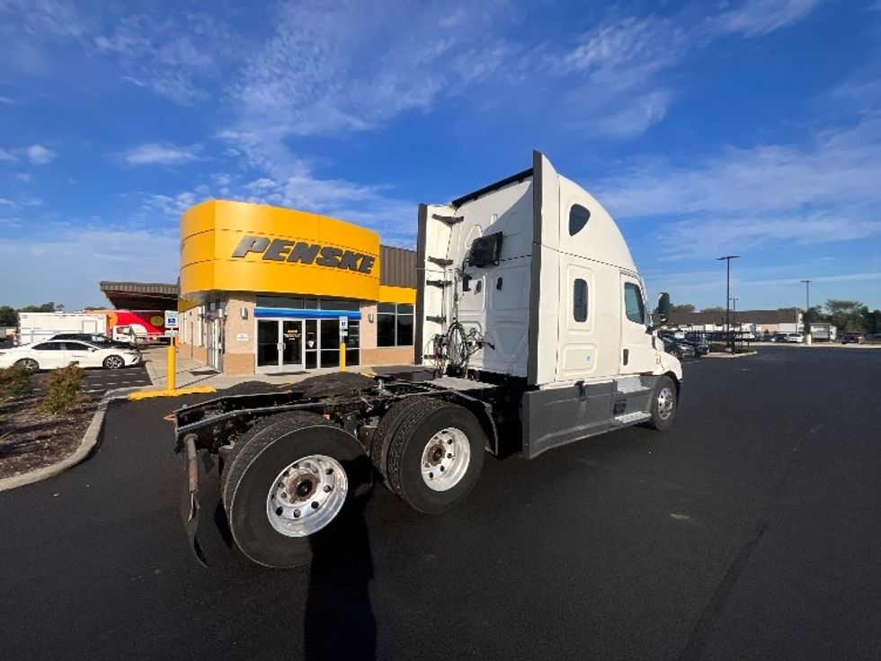 Sleeper Tractor-Heavy Duty Tractors-Freightliner-2021-T12664ST-East Chicago-IN-765,209\n\t\tmiles-$ 43,500 - Image 7
