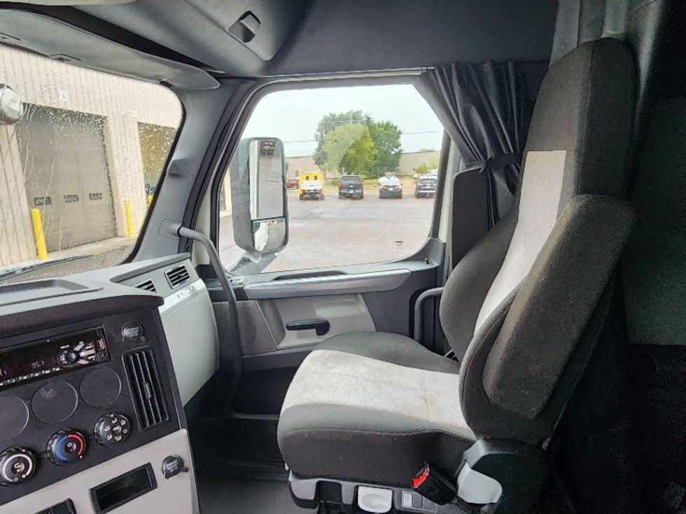 Sleeper Tractor-Heavy Duty Tractors-Freightliner-2021-T12664ST-Eau Claire-WI-554,934\n\t\tmiles-$ 57,500 - Image 10