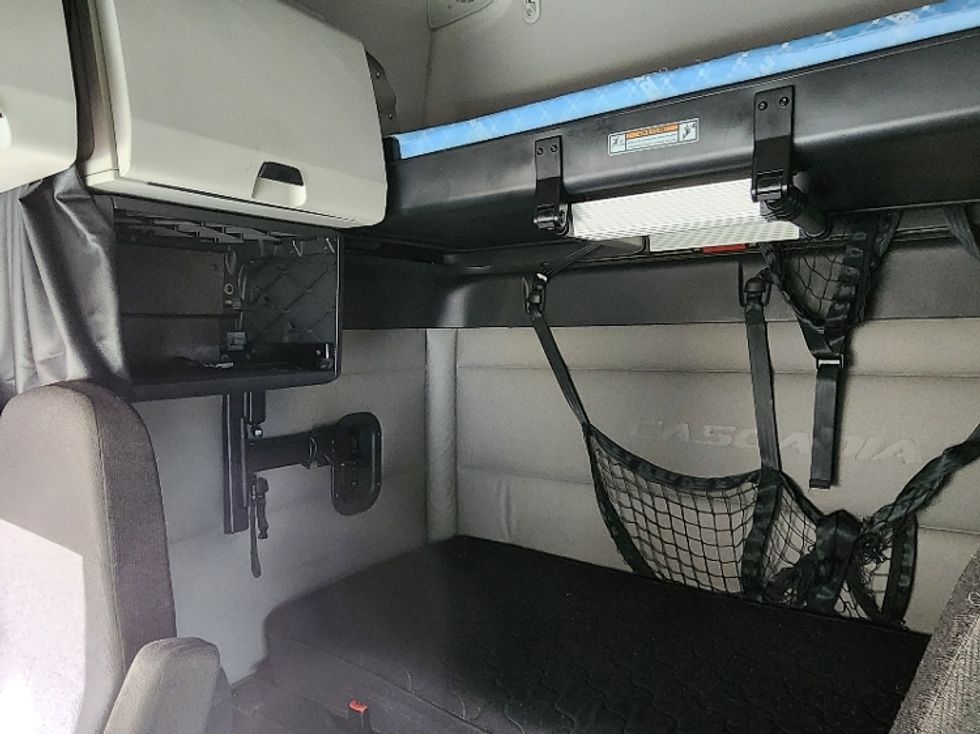 Sleeper Tractor-Heavy Duty Tractors-Freightliner-2021-T12664ST-Eau Claire-WI-554,934\n\t\tmiles-$ 57,500 - Image 18