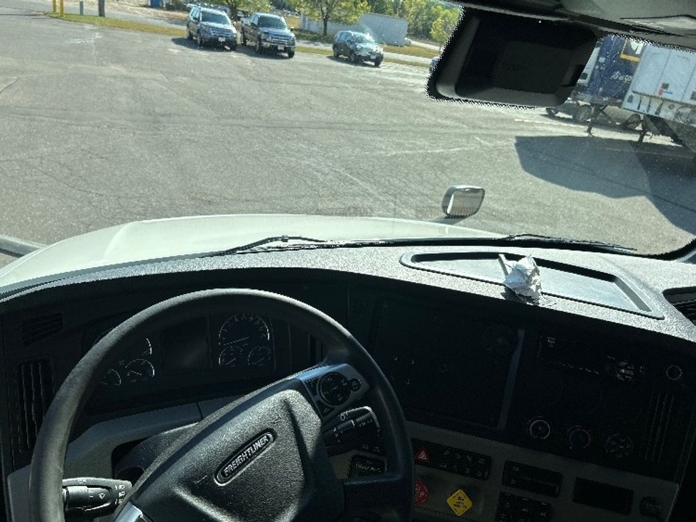 Sleeper Tractor-Heavy Duty Tractors-Freightliner-2021-T12664ST-Eau Claire-WI-566,485\n\t\tmiles-$ 57,250 - Image 10