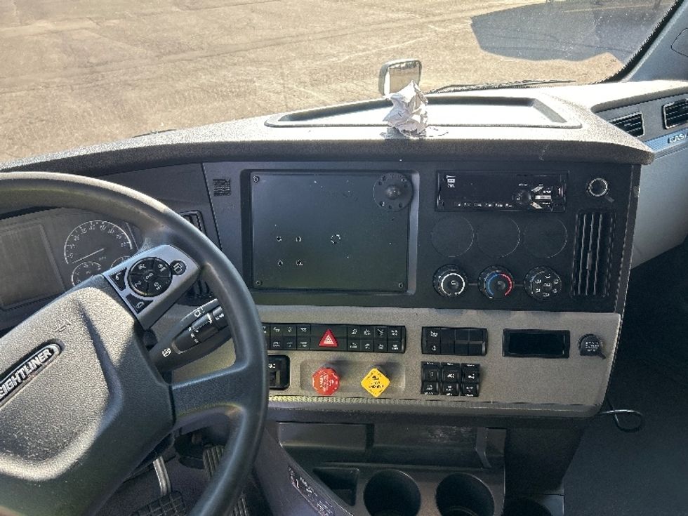 Sleeper Tractor-Heavy Duty Tractors-Freightliner-2021-T12664ST-Eau Claire-WI-566,485\n\t\tmiles-$ 57,250 - Image 11