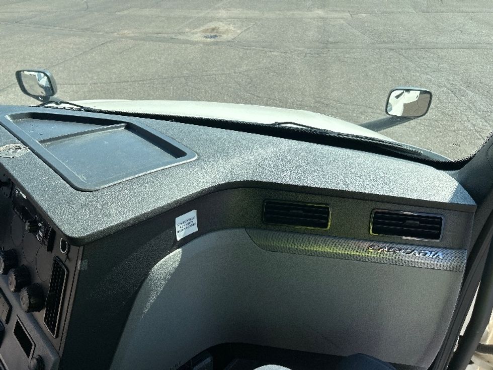 Sleeper Tractor-Heavy Duty Tractors-Freightliner-2021-T12664ST-Eau Claire-WI-566,485\n\t\tmiles-$ 57,250 - Image 14