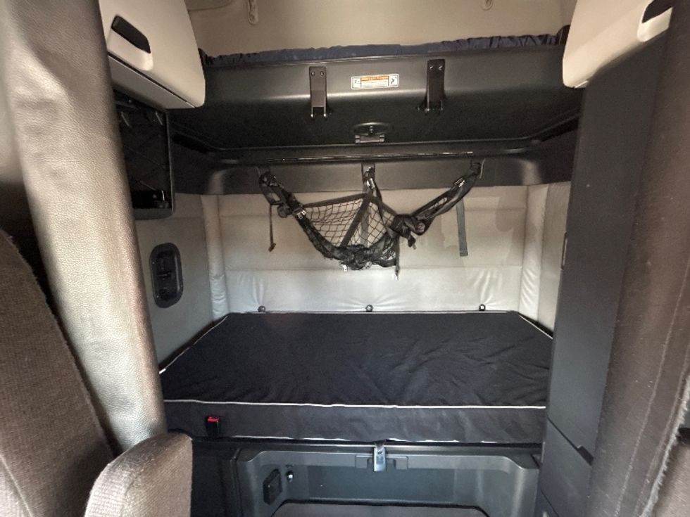 Sleeper Tractor-Heavy Duty Tractors-Freightliner-2021-T12664ST-Eau Claire-WI-566,485\n\t\tmiles-$ 57,250 - Image 16