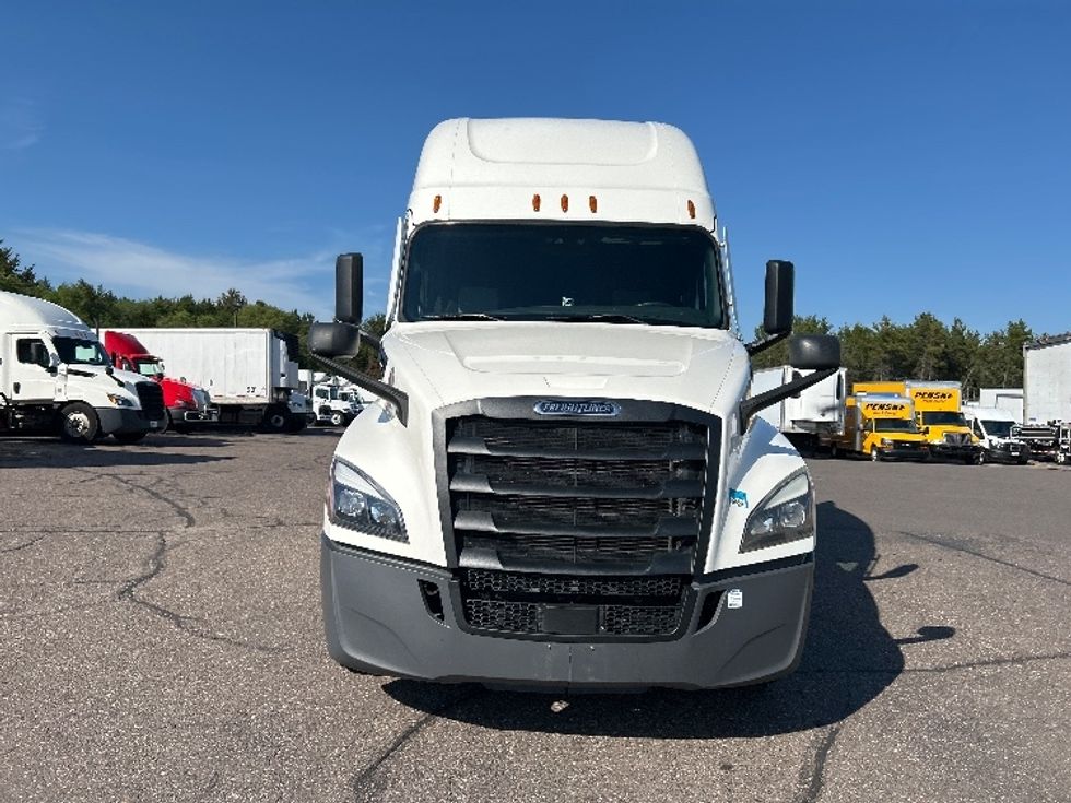 Sleeper Tractor-Heavy Duty Tractors-Freightliner-2021-T12664ST-Eau Claire-WI-566,485\n\t\tmiles-$ 57,250 - Image 2