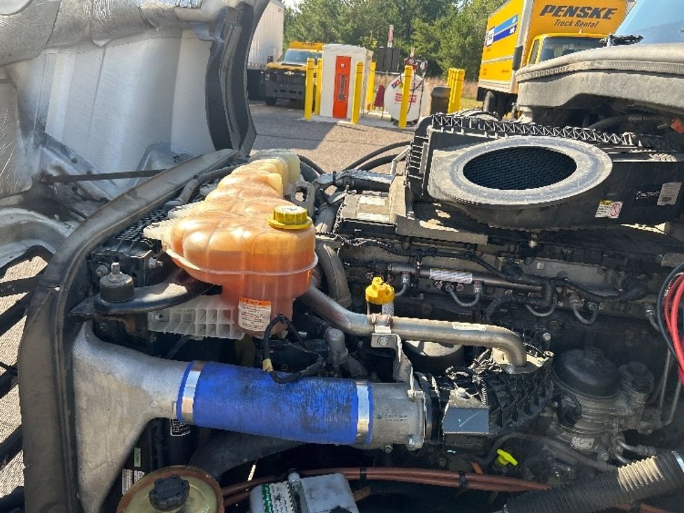 Sleeper Tractor-Heavy Duty Tractors-Freightliner-2021-T12664ST-Eau Claire-WI-566,485\n\t\tmiles-$ 57,250 - Image 21