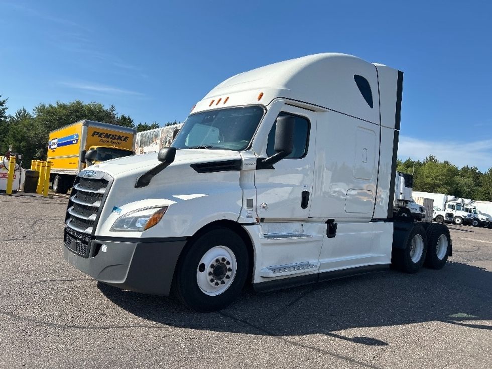 Sleeper Tractor-Heavy Duty Tractors-Freightliner-2021-T12664ST-Eau Claire-WI-566,485\n\t\tmiles-$ 57,250 - Image 3