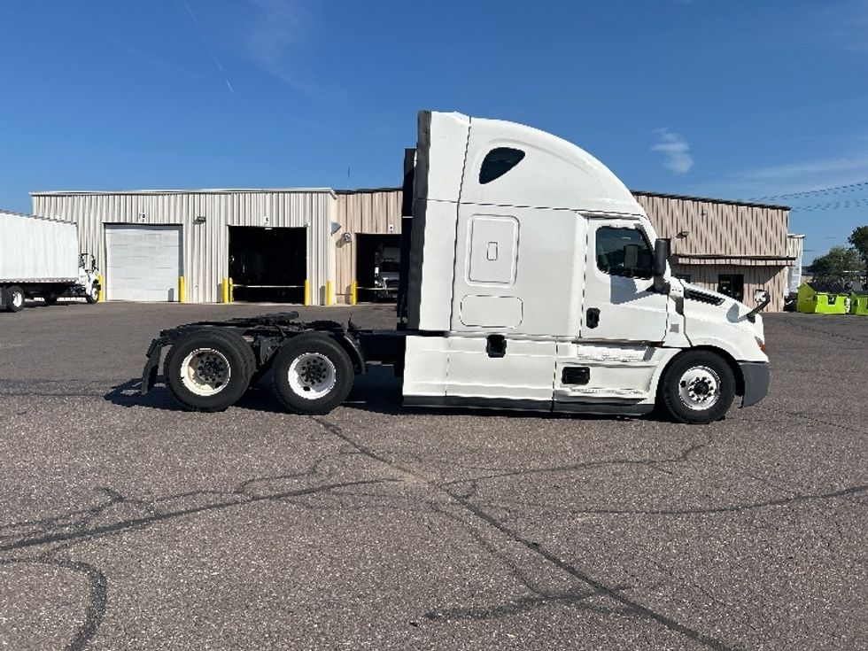 Sleeper Tractor-Heavy Duty Tractors-Freightliner-2021-T12664ST-Eau Claire-WI-566,485\n\t\tmiles-$ 57,250 - Image 8