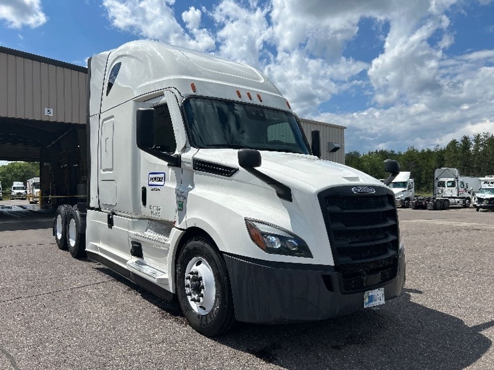 Sleeper Tractor-Heavy Duty Tractors-Freightliner-2021-T12664ST-Eau Claire-WI-642,578\n\t\tmiles-$ 56,000 - Image 1