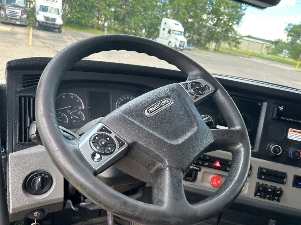 Sleeper Tractor-Heavy Duty Tractors-Freightliner-2021-T12664ST-Eau Claire-WI-642,578\n\t\tmiles-$ 56,000 - Image 10