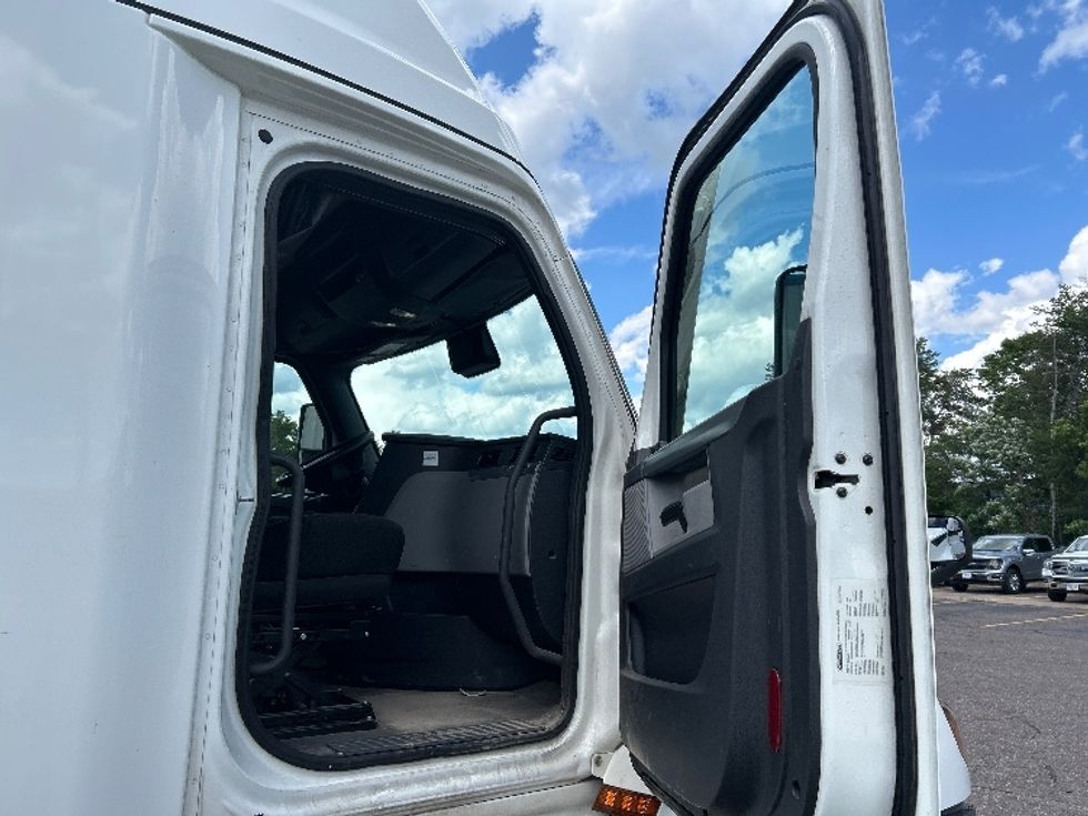 Sleeper Tractor-Heavy Duty Tractors-Freightliner-2021-T12664ST-Eau Claire-WI-642,578\n\t\tmiles-$ 56,000 - Image 13