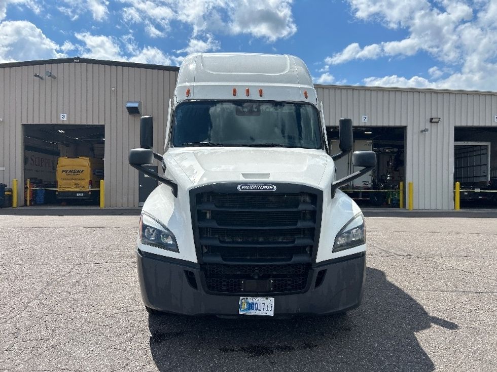 Sleeper Tractor-Heavy Duty Tractors-Freightliner-2021-T12664ST-Eau Claire-WI-642,578\n\t\tmiles-$ 56,000 - Image 2