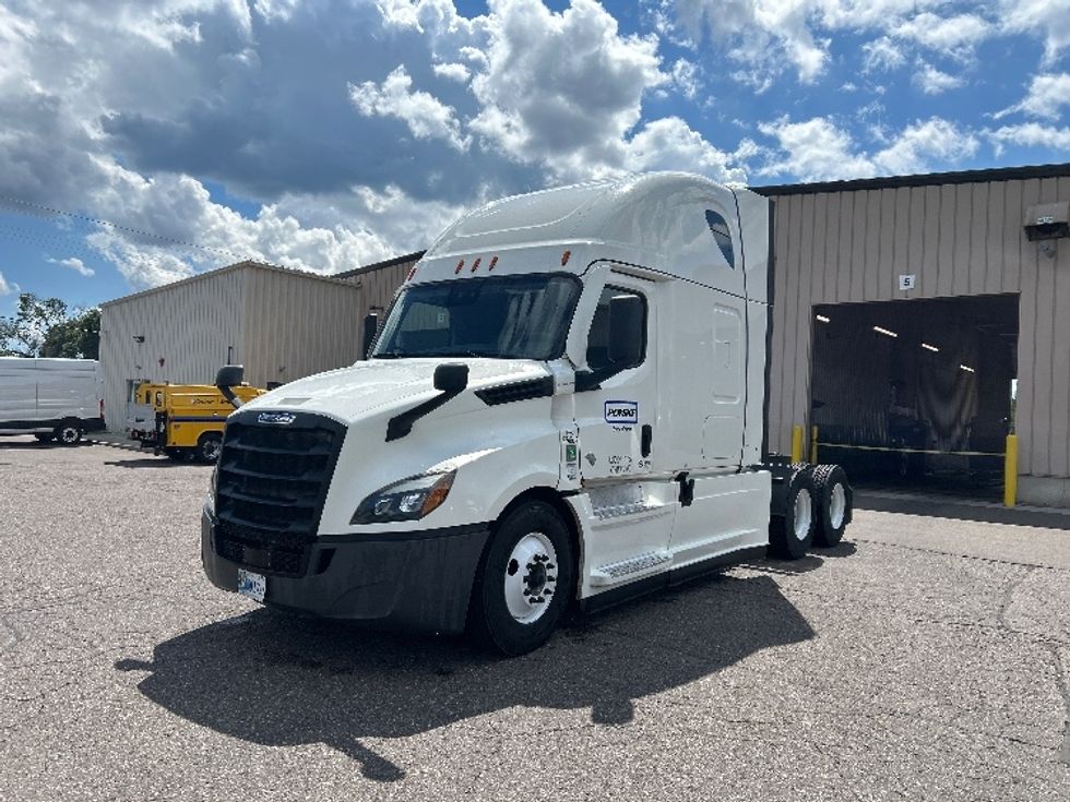 Sleeper Tractor-Heavy Duty Tractors-Freightliner-2021-T12664ST-Eau Claire-WI-642,578\n\t\tmiles-$ 56,000 - Image 3