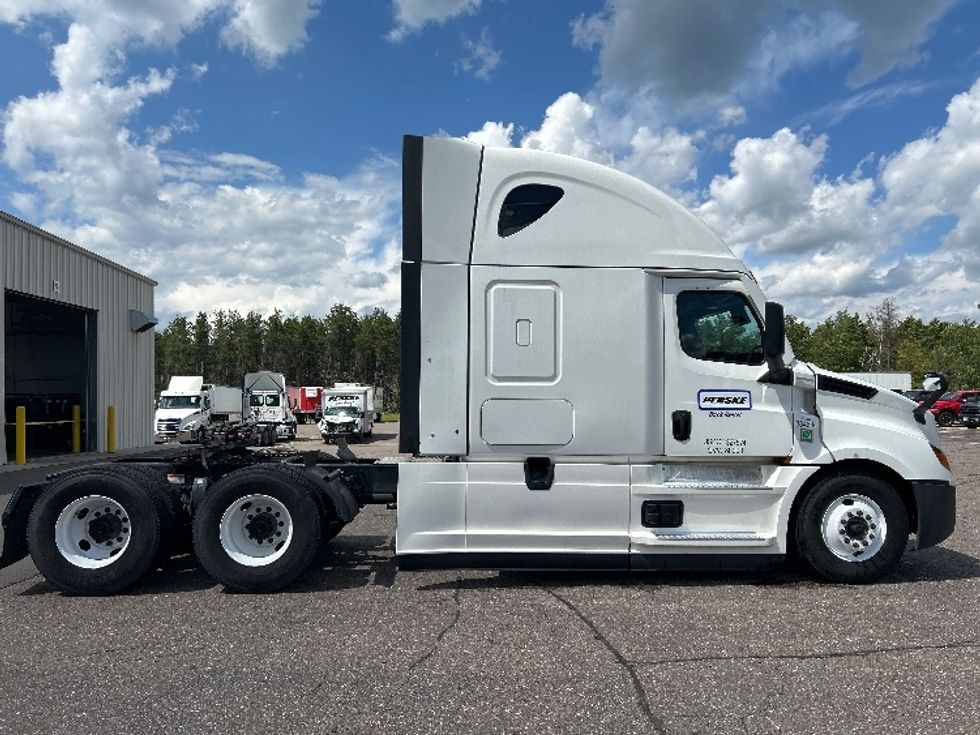 Sleeper Tractor-Heavy Duty Tractors-Freightliner-2021-T12664ST-Eau Claire-WI-642,578\n\t\tmiles-$ 56,000 - Image 8
