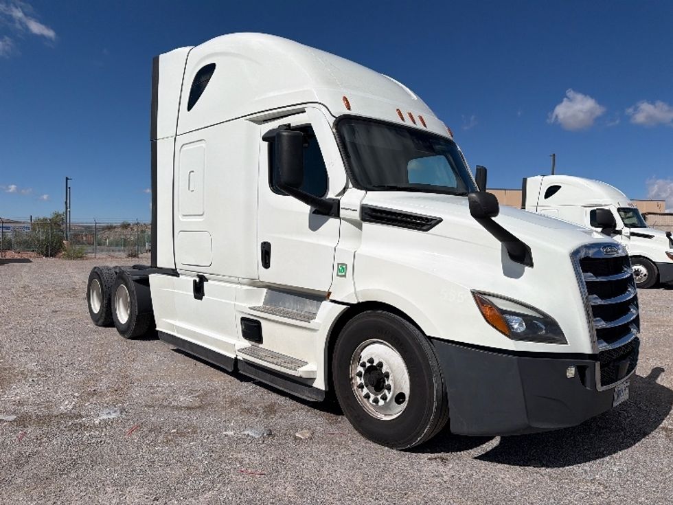 Sleeper Tractor-Heavy Duty Tractors-Freightliner-2021-T12664ST-El Paso-TX-394,436\n\t\tmiles-$ 81,750 - Image 1