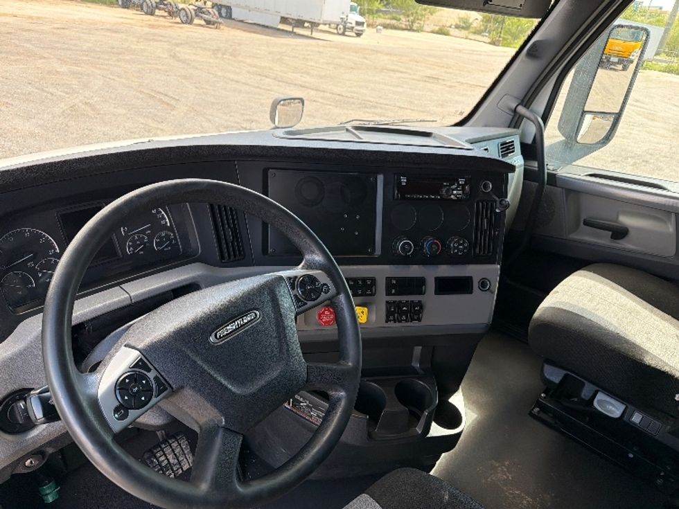Sleeper Tractor-Heavy Duty Tractors-Freightliner-2021-T12664ST-El Paso-TX-394,436\n\t\tmiles-$ 81,750 - Image 10