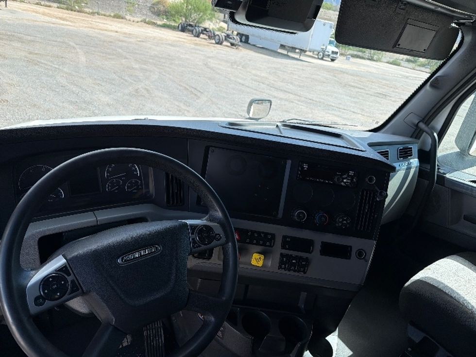 Sleeper Tractor-Heavy Duty Tractors-Freightliner-2021-T12664ST-El Paso-TX-394,436\n\t\tmiles-$ 81,750 - Image 11