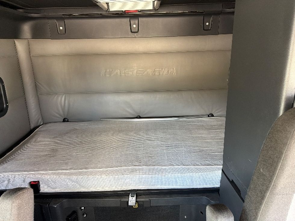 Sleeper Tractor-Heavy Duty Tractors-Freightliner-2021-T12664ST-El Paso-TX-394,436\n\t\tmiles-$ 81,750 - Image 16