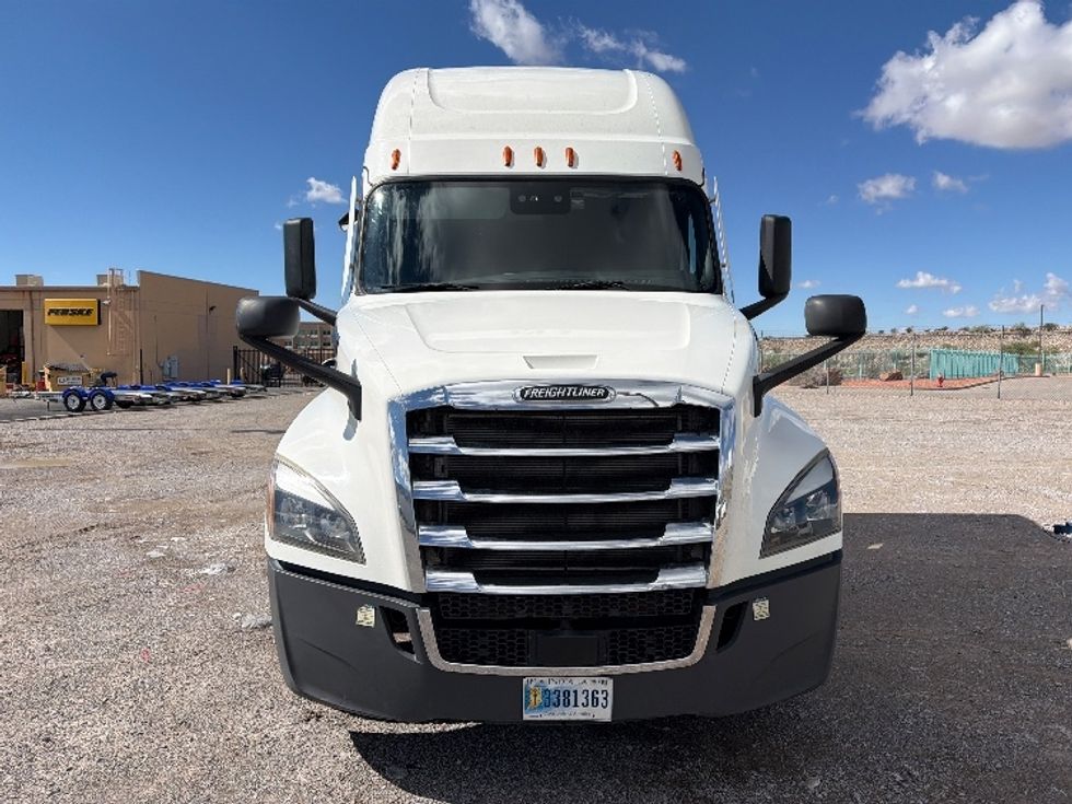 Sleeper Tractor-Heavy Duty Tractors-Freightliner-2021-T12664ST-El Paso-TX-394,436\n\t\tmiles-$ 81,750 - Image 2