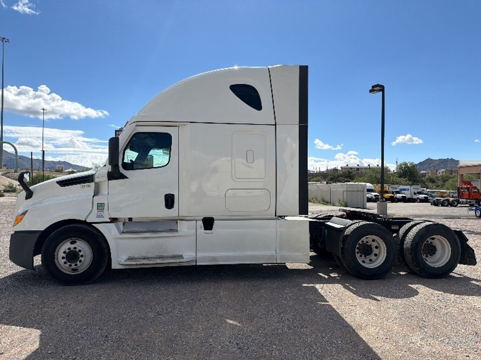 Sleeper Tractor-Heavy Duty Tractors-Freightliner-2021-T12664ST-El Paso-TX-394,436\n\t\tmiles-$ 81,750 - Image 4
