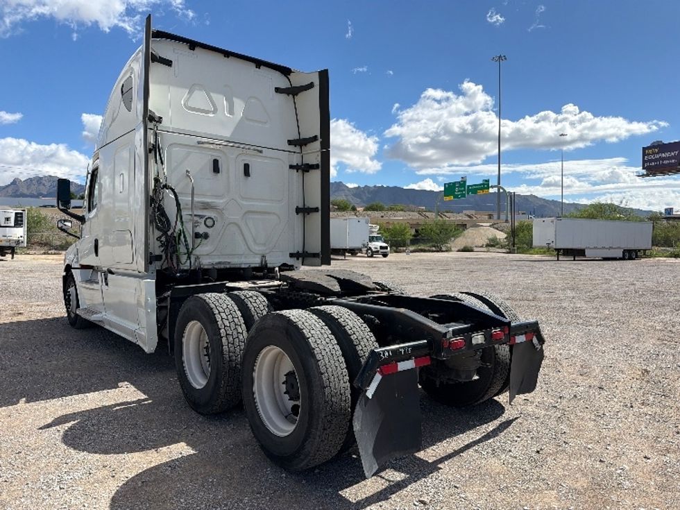 Sleeper Tractor-Heavy Duty Tractors-Freightliner-2021-T12664ST-El Paso-TX-394,436\n\t\tmiles-$ 81,750 - Image 5