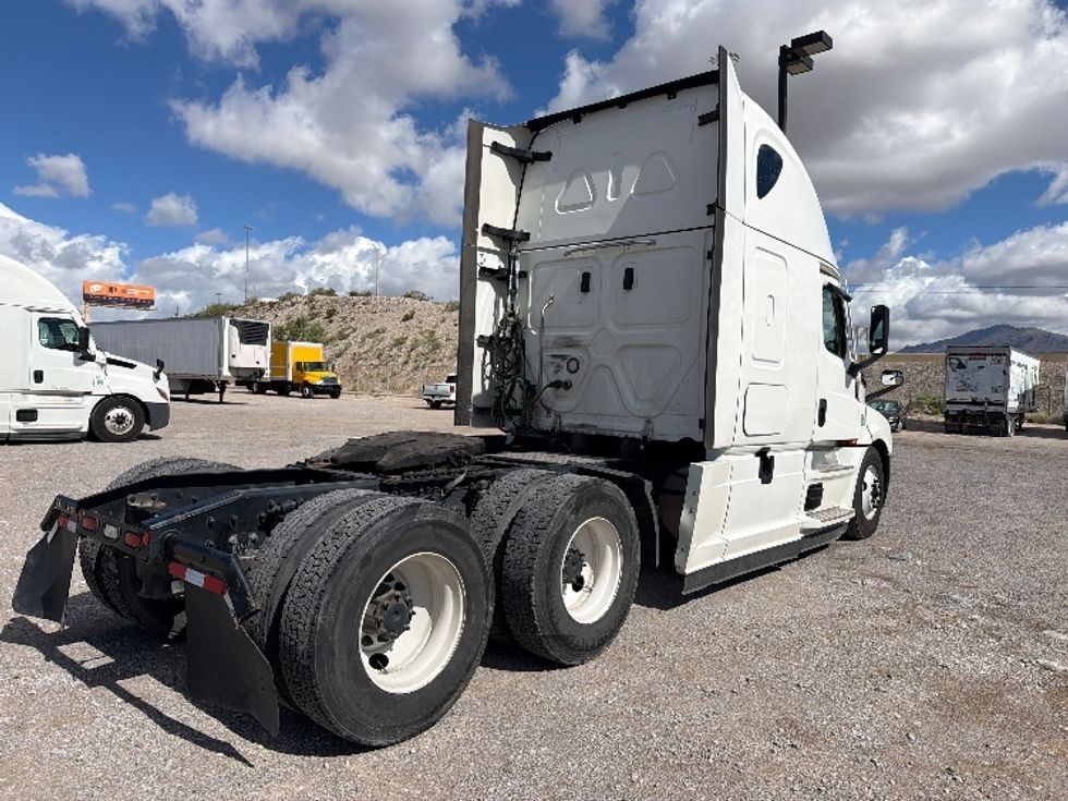 Sleeper Tractor-Heavy Duty Tractors-Freightliner-2021-T12664ST-El Paso-TX-394,436\n\t\tmiles-$ 81,750 - Image 7