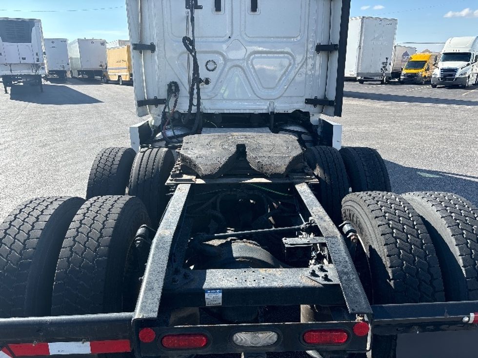 Sleeper Tractor-Heavy Duty Tractors-Freightliner-2021-T12664ST-El Paso-TX-488,605\n\t\tmiles-$ 78,000 - Image 6