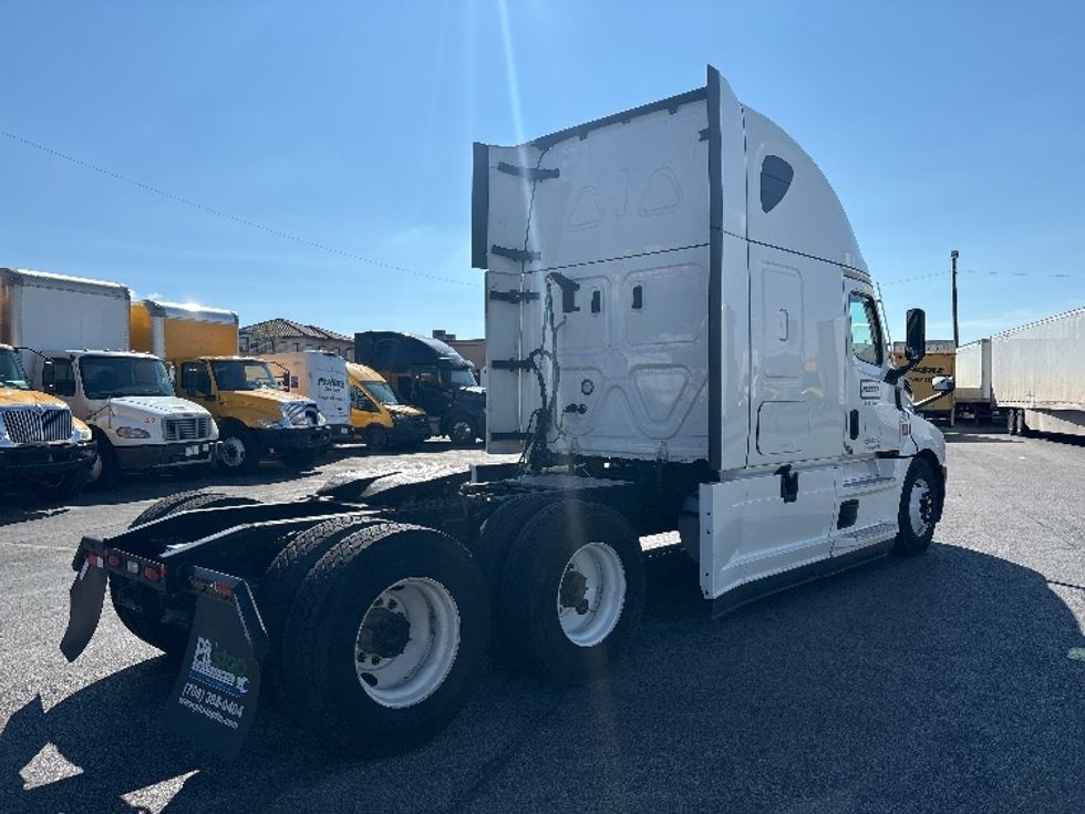 Sleeper Tractor-Heavy Duty Tractors-Freightliner-2021-T12664ST-El Paso-TX-488,605\n\t\tmiles-$ 78,000 - Image 7
